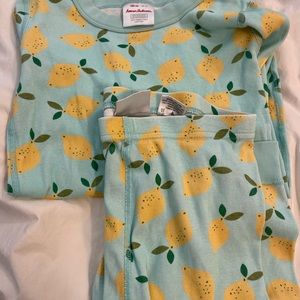 100 % organic cotton lemon pajamas -no stains and smoke free home.